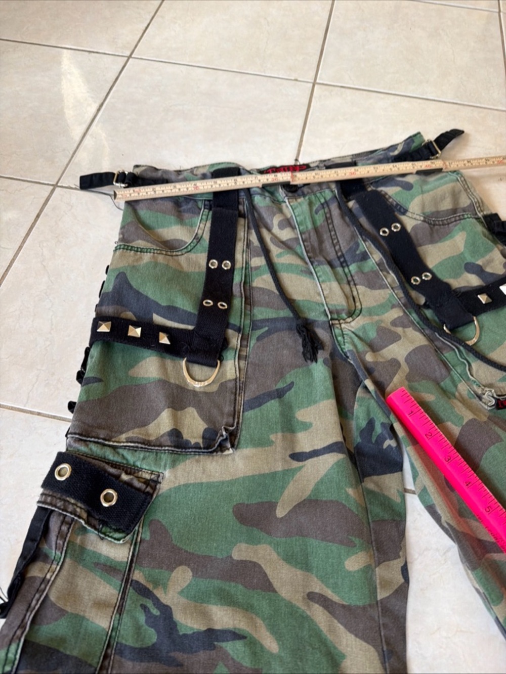 Tripp Nyc Camo Convertible Pants - Picture 6 of 16
